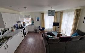 Number 10 Stunning Apartment, Fantastic Location!